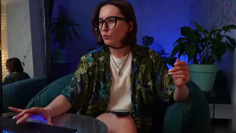 Snapshot of clara_bendover chatting on 06-21-26, 06:32 Clara online show from 06-21-26, 06:32