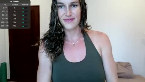 Snapshot of claralafontaine chatting on 06-10-26, 10:47 claralafontaine online show from 06-10-26, 10:47
