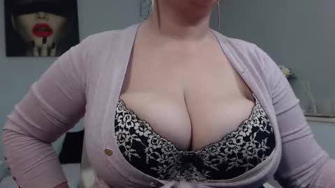 Snapshot of clarareed chatting on 09-20-25, 06:53 Clara online show from 09-20-25, 06:53
