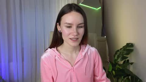 Snapshot of clare_ff chatting on 03-09-25, 09:24 Claire online show from 03-09-25, 09:24