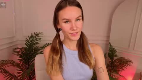 Snapshot of clare_ff chatting on 10-12-25, 01:43 Claire online show from 10-12-25, 01:43