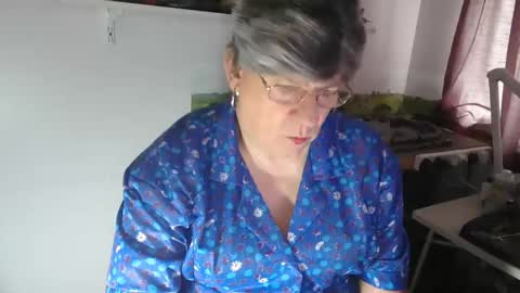 clare nylons online show from 04-15-26, 08:32