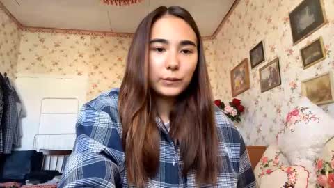 Snapshot of claribelatienza chatting on 09-18-25, 07:21 Yuna online show from 09-18-25, 07:21