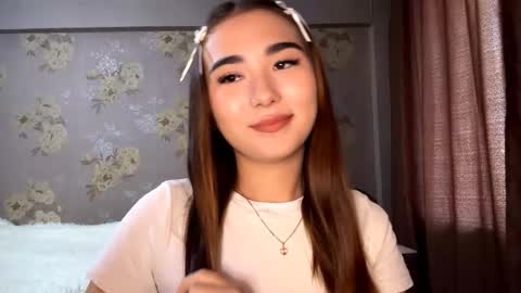 Snapshot of claribelatienza chatting on 10-04-25, 08:12 Yuna online show from 10-04-25, 08:12