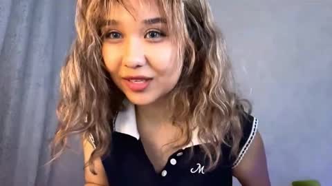 Lara online show from 11-22-25, 06:18