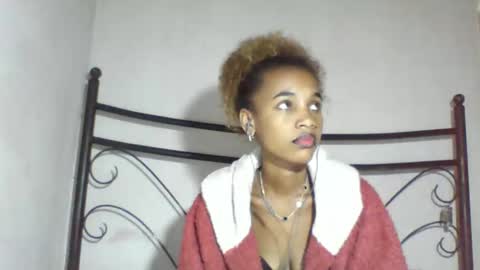 Snapshot of claudiannah chatting on 05-12-26, 05:37 claudianne online show from 05-12-26, 05:37