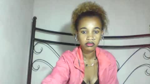 Snapshot of claudiannah chatting on 05-19-26, 05:52 claudianne online show from 05-19-26, 05:52