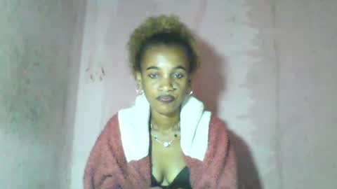 Snapshot of claudiannah chatting on 06-15-26, 07:05 claudianne online show from 06-15-26, 07:05