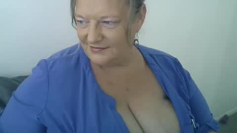 Snapshot of claudineddd chatting on 01-23-25, 09:39 ClaudineDDD online show from 01-23-25, 09:39