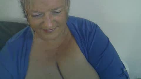 Snapshot of claudineddd chatting on 01-24-25, 12:42 ClaudineDDD online show from 01-24-25, 12:42