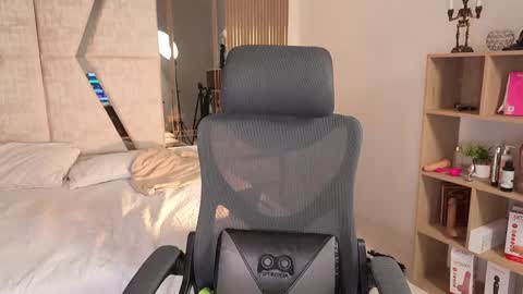 Cleo Adams online show from 11-21-25, 05:06