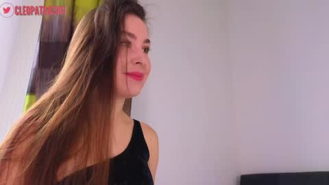 Cleopatra online show from 10-22-25, 09:42