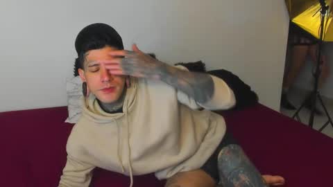 Snapshot of cleosexxx chatting on 10-21-25, 02:34 cleo y maikol online show from 10-21-25, 02:34