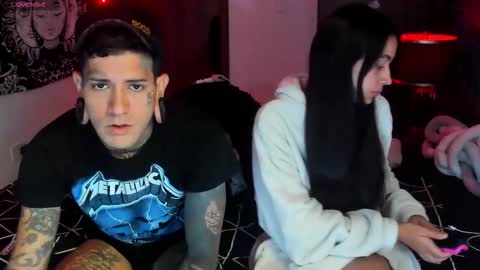 Snapshot of cleosexxx chatting on 11-16-25, 07:36 cleo y maikol online show from 11-16-25, 07:36