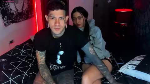 Snapshot of cleosexxx chatting on 11-19-25, 09:15 cleo y maikol online show from 11-19-25, 09:15