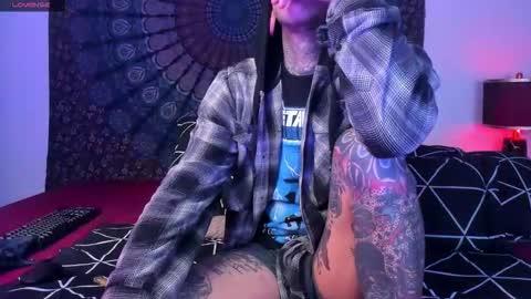 Snapshot of cleosexxx chatting on 02-08-26, 12:08 cleo y maikol online show from 02-08-26, 12:08