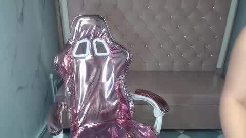 Snapshot of clhoe_b chatting on 02-12-26, 08:04 Clhoe online show from 02-12-26, 08:04