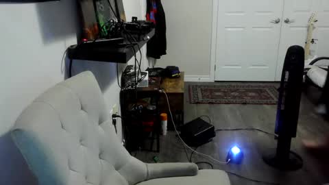 Snapshot of clintwood12 chatting on 06-18-26, 01:50 chad online show from 06-18-26, 01:50
