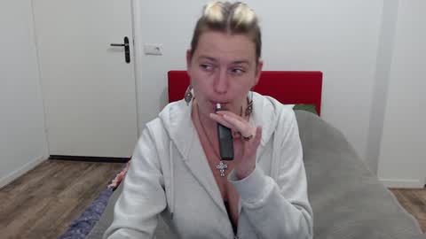 Syl  online show from 02-05-25, 02:05