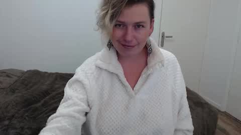 Syl  online show from 01-12-26, 10:15