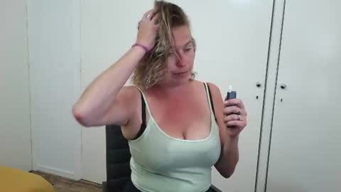 Snapshot of clittytastic chatting on 07-03-26, 06:53 Syl online show from 07-03-26, 06:53