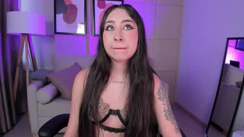 Snapshot of cloe_martinez_ chatting on 09-21-25, 11:34 Cloe online show from 09-21-25, 11:34