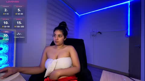 cloe small online show from 04-09-26, 06:19