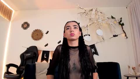 CLOE  online show from 10-08-25, 03:04