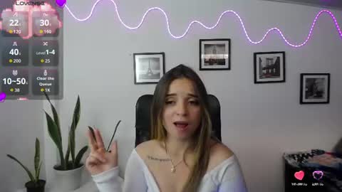 Snapshot of cloedesantis03 chatting on 06-12-26, 04:17 CLOE online show from 06-12-26, 04:17
