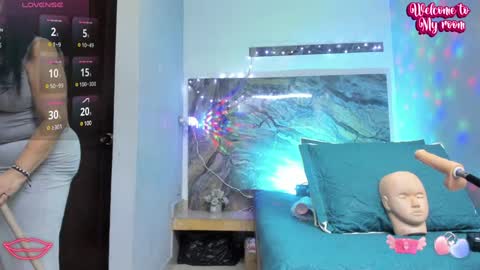 Snapshot of cloee_rabbyt chatting on 01-11-25, 11:23 CLOE online show from 01-11-25, 11:23