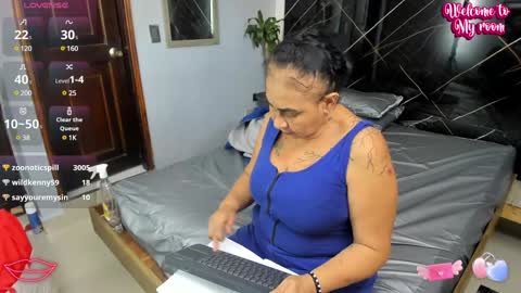 Snapshot of cloee_rabbyt chatting on 01-12-25, 05:54 CLOE online show from 01-12-25, 05:54