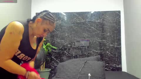 Snapshot of cloee_rabbyt chatting on 02-04-25, 11:27 CLOE online show from 02-04-25, 11:27