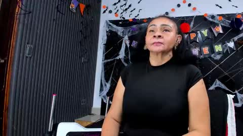 Snapshot of cloee_rabbyt chatting on 11-04-25, 11:20 CLOE online show from 11-04-25, 11:20