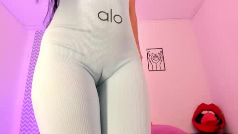 cloe online show from 11-12-25, 08:19