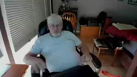 Snapshot of cloudalert62 chatting on 10-13-25, 10:10 cloudalert62 online show from 10-13-25, 10:10