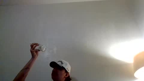 Snapshot of cloudyydayzz chatting on 02-18-26, 11:06 tallhungandcloudy online show from 02-18-26, 11:06