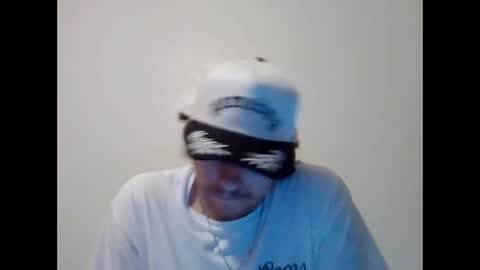 Snapshot of cloudyydayzz chatting on 02-26-26, 03:05 tallhungandcloudy online show from 02-26-26, 03:05