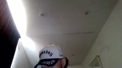 Snapshot of cloudyydayzz chatting on 05-07-26, 10:48 tallhungandcloudy online show from 05-07-26, 10:48