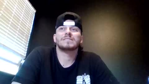 Snapshot of cloudyydayzz chatting on 05-11-26, 01:28 tallhungandcloudy online show from 05-11-26, 01:28