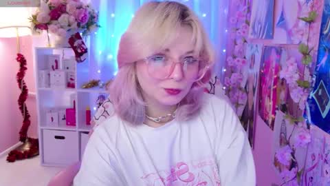 Snapshot of coconut_mia chatting on 12-17-25, 09:10 Mia online show from 12-17-25, 09:10