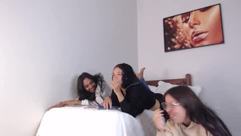 Snapshot of coconutt_oil chatting on 02-25-26, 12:04 coconutt_oil online show from 02-25-26, 12:04