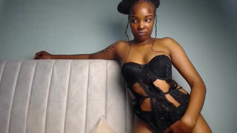 Snapshot of cocos_camera chatting on 10-10-25, 02:38 Coco online show from 10-10-25, 02:38