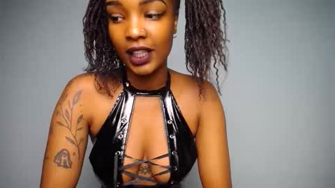 Snapshot of cocos_camera chatting on 10-23-25, 09:08 Coco online show from 10-23-25, 09:08