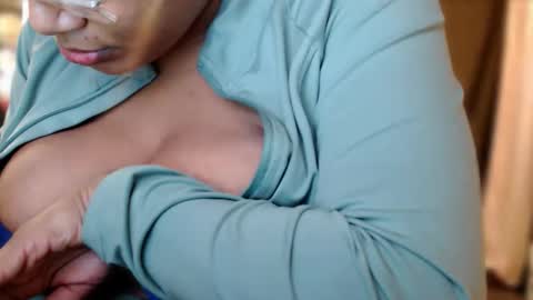 Snapshot of codenameleara chatting on 11-07-25, 01:27 Big Titty Leara online show from 11-07-25, 01:27
