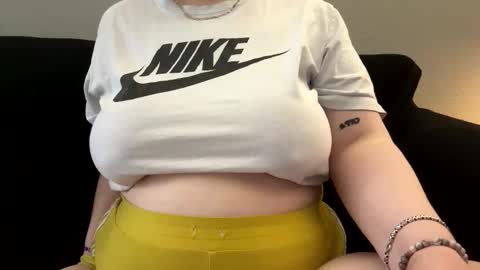Snapshot of codieraye chatting on 04-23-26, 03:25 TheGoddessCodie online show from 04-23-26, 03:25