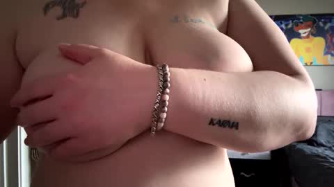 Snapshot of codieraye chatting on 06-07-26, 01:59 TheGoddessCodie online show from 06-07-26, 01:59