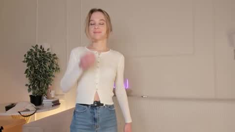 Kate  online show from 03-18-26, 07:33