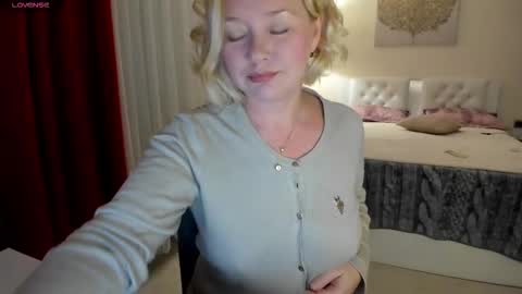 Snapshot of colette1w chatting on 12-03-25, 06:28 Olga. online show from 12-03-25, 06:28