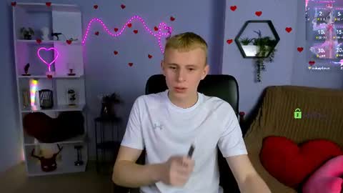 Snapshot of colin_storm chatting on 06-09-26, 01:34 colin online show from 06-09-26, 01:34