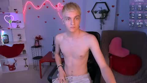 Snapshot of colin_storm chatting on 06-19-26, 10:35 colin online show from 06-19-26, 10:35